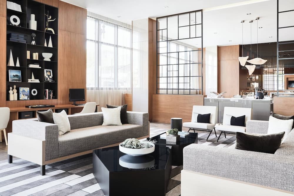 Lobby lounge