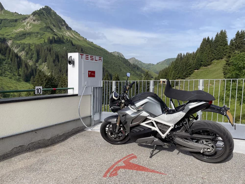 Electric vehicle charging station