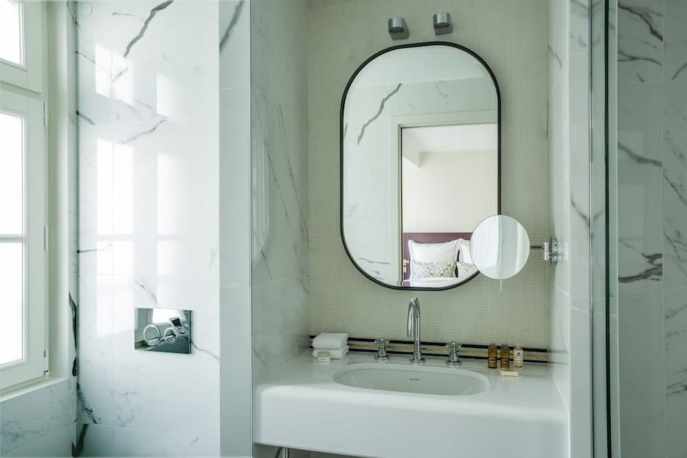 Bathroom amenities