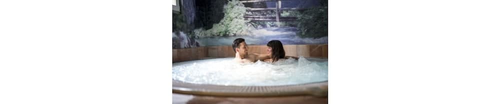 Indoor spa tub