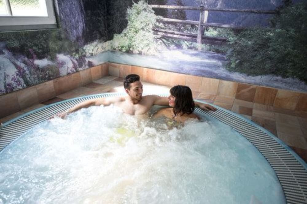 Indoor spa tub