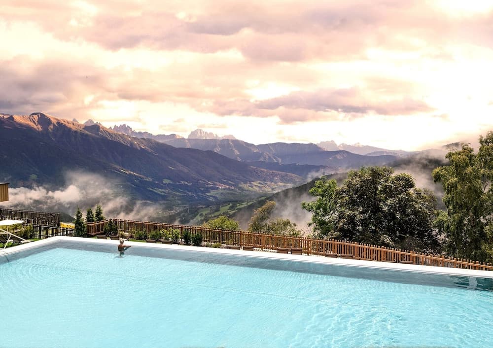 Infinity pool
