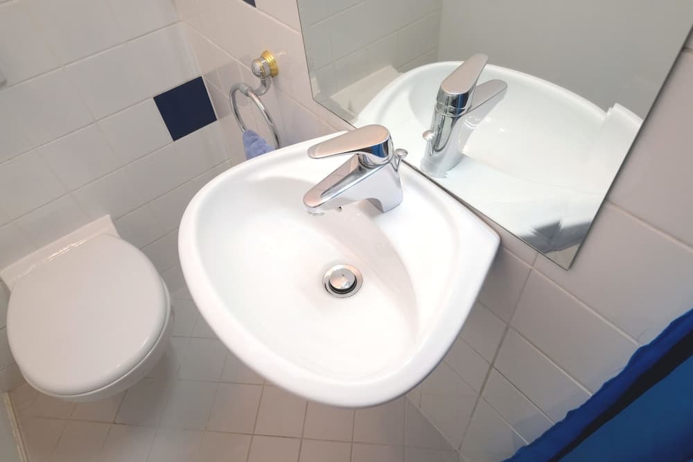Bathroom sink