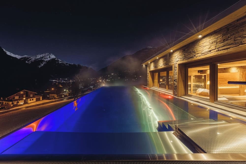Rooftop pool