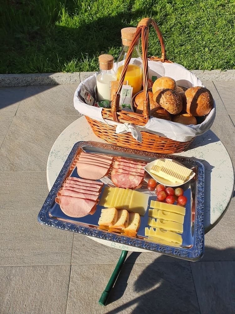 Breakfast meal
