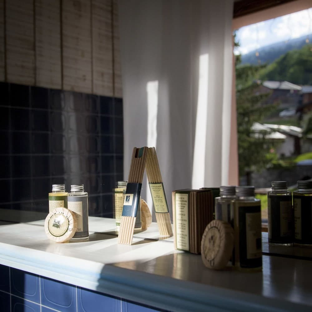 Bathroom amenities