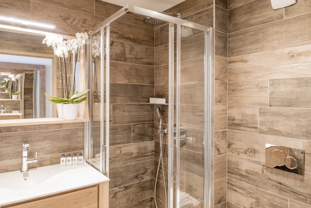 Bathroom shower