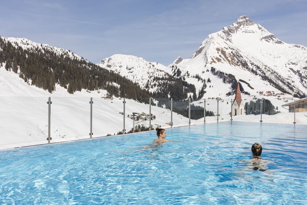 Infinity pool