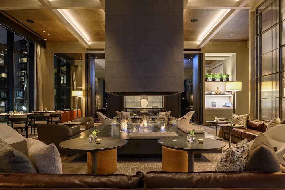 Lobby lounge
