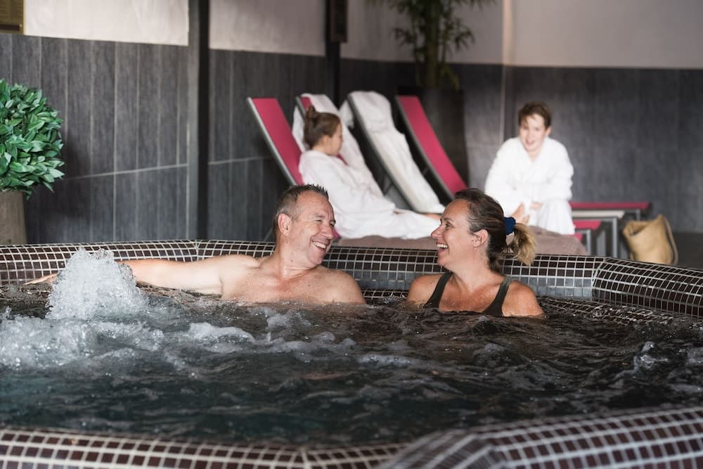 Indoor spa tub