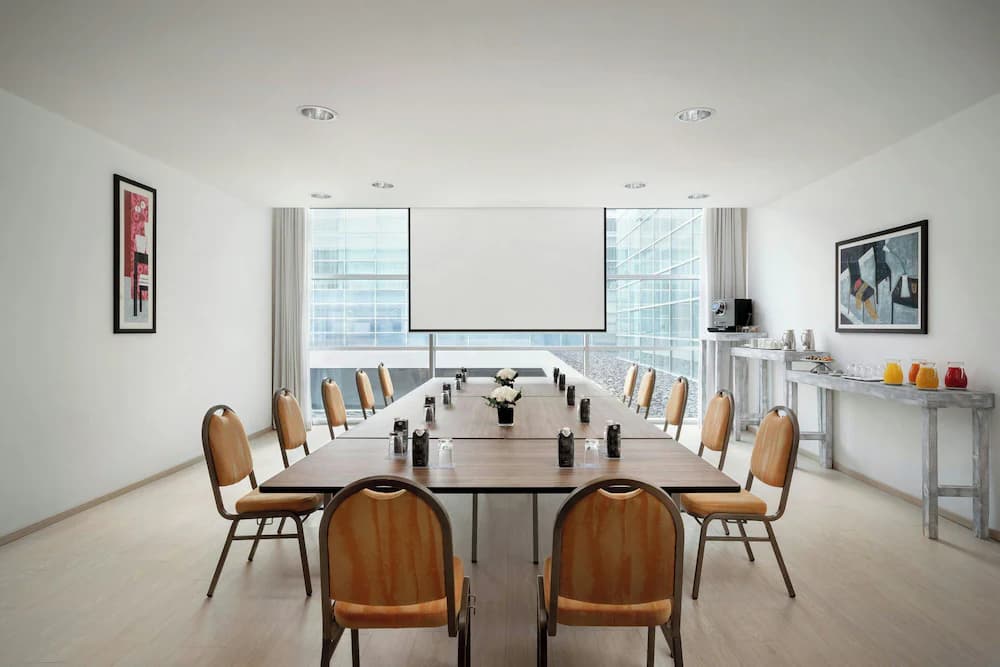 Meeting facility