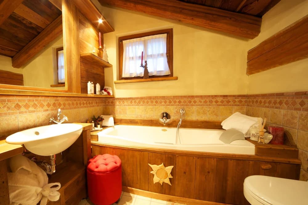 Jetted tub