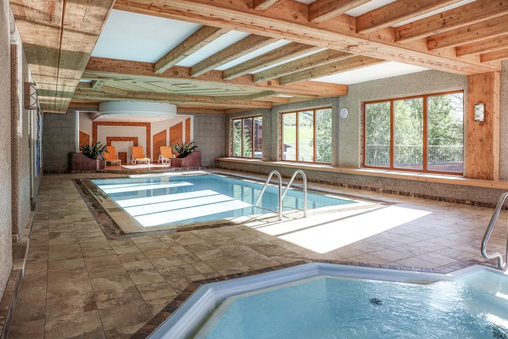 Exercise/lap pool