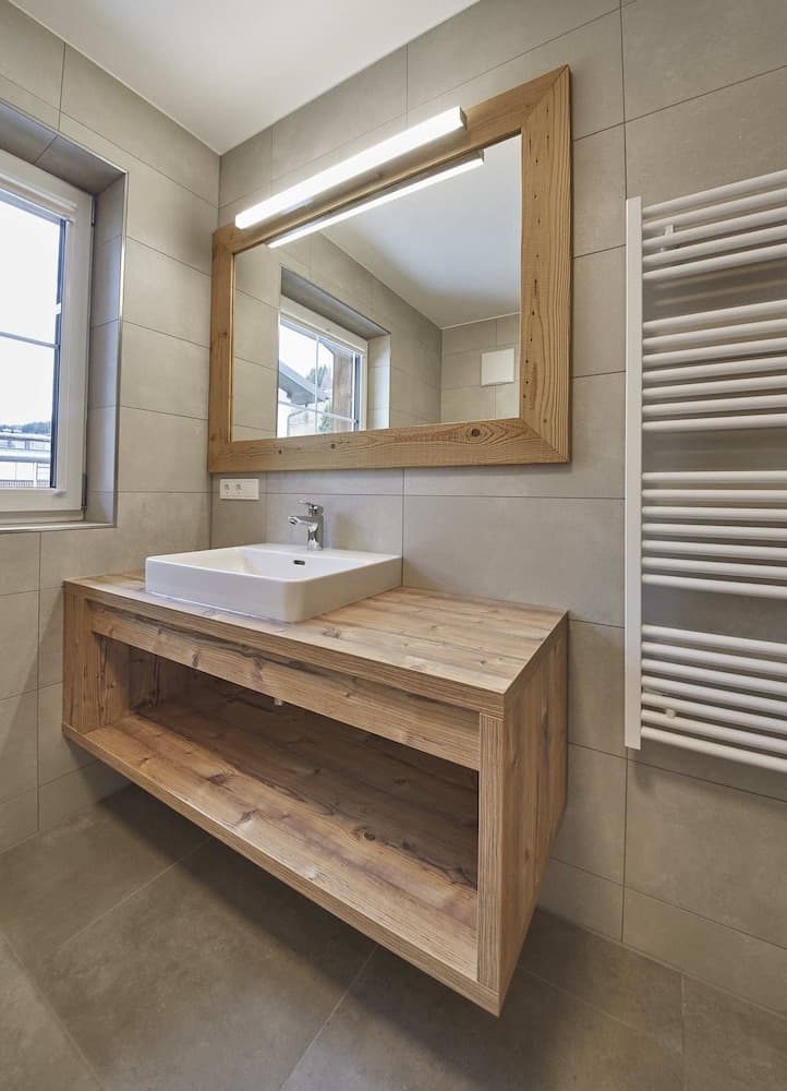 Bathroom sink