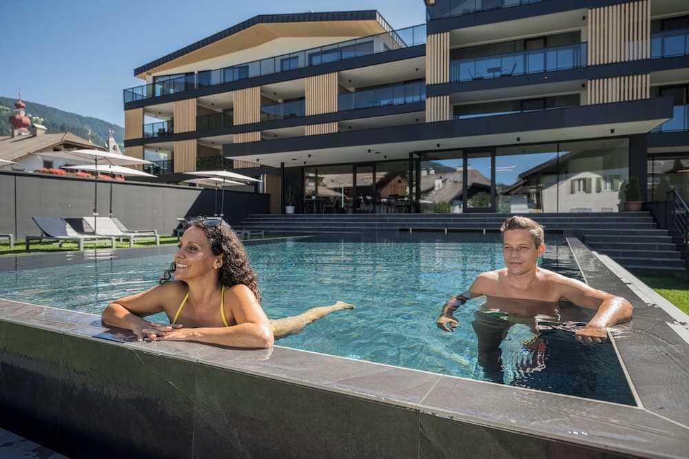 Infinity pool