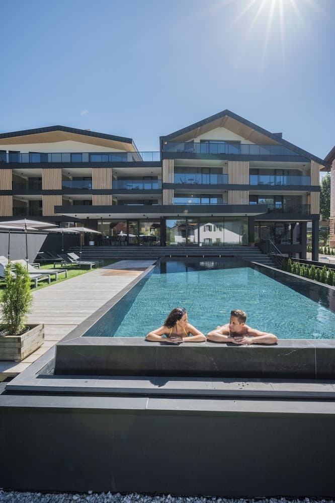 Infinity pool