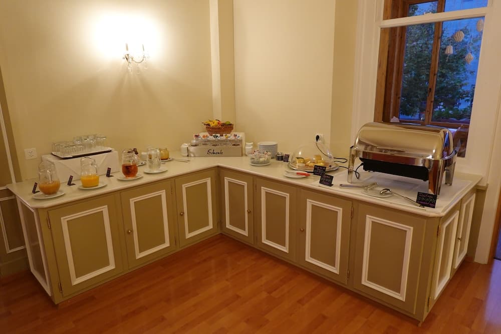 Breakfast buffet