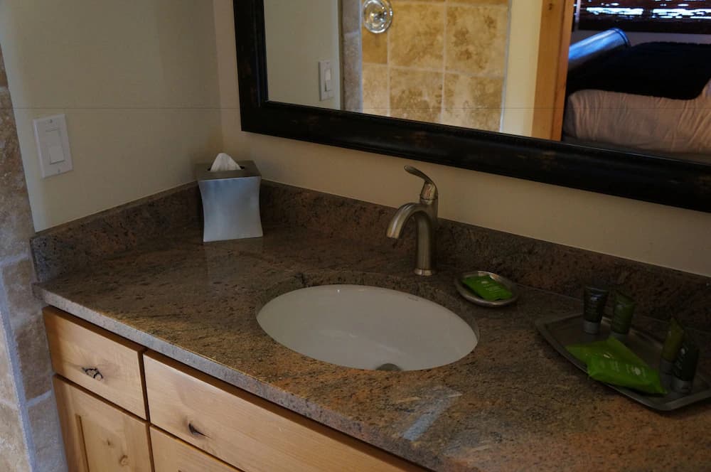 Bathroom sink