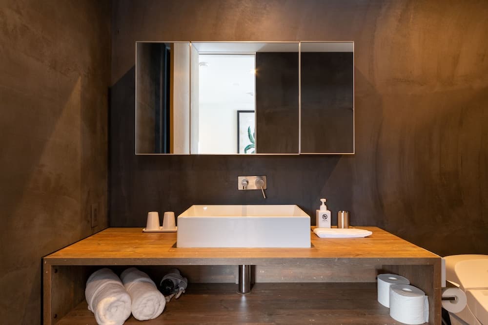 Bathroom sink