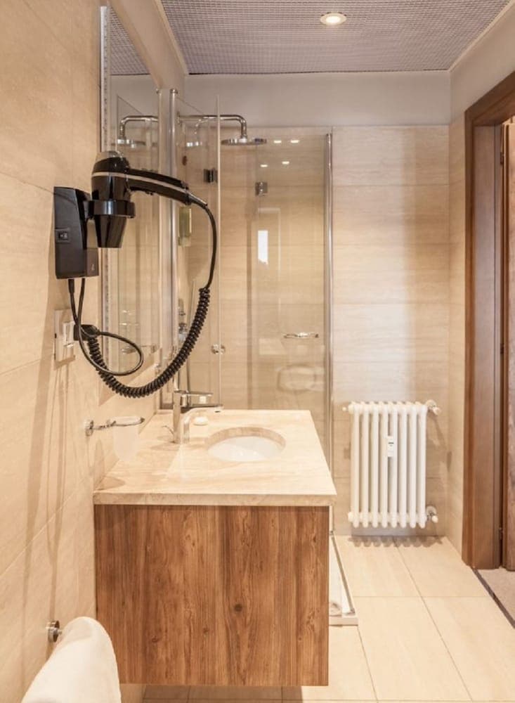 Bathroom shower