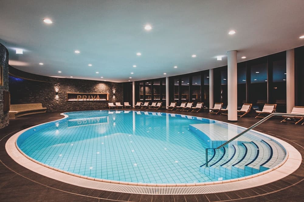 Exercise/lap pool