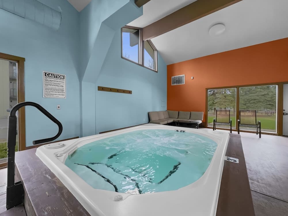Indoor spa tub