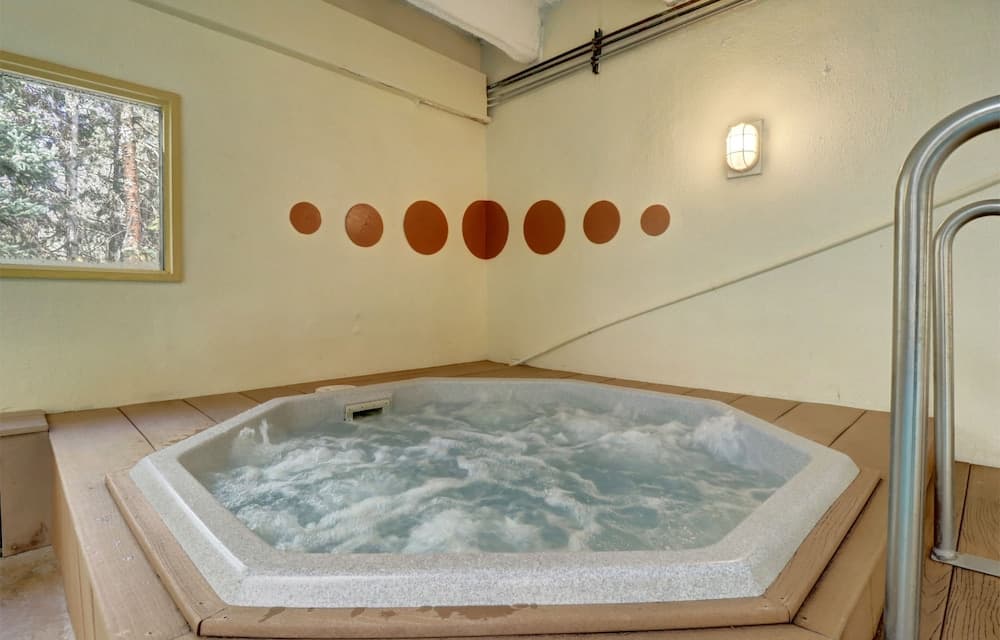 Private spa tub