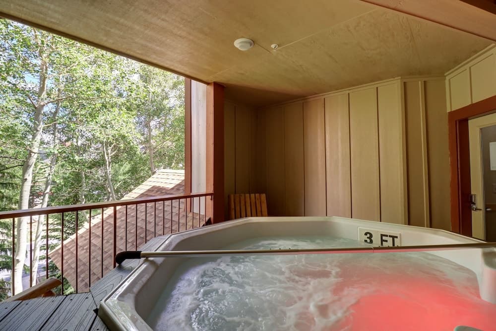 Indoor spa tub