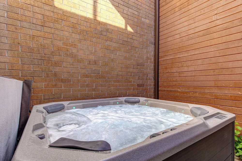 Private spa tub