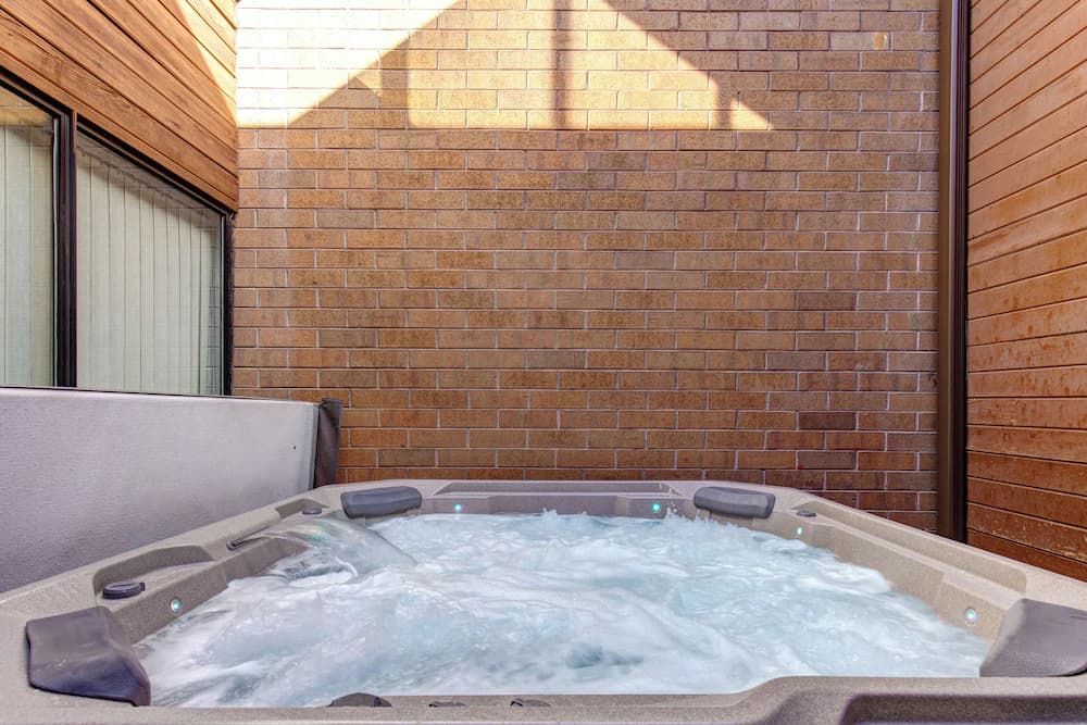 Private spa tub