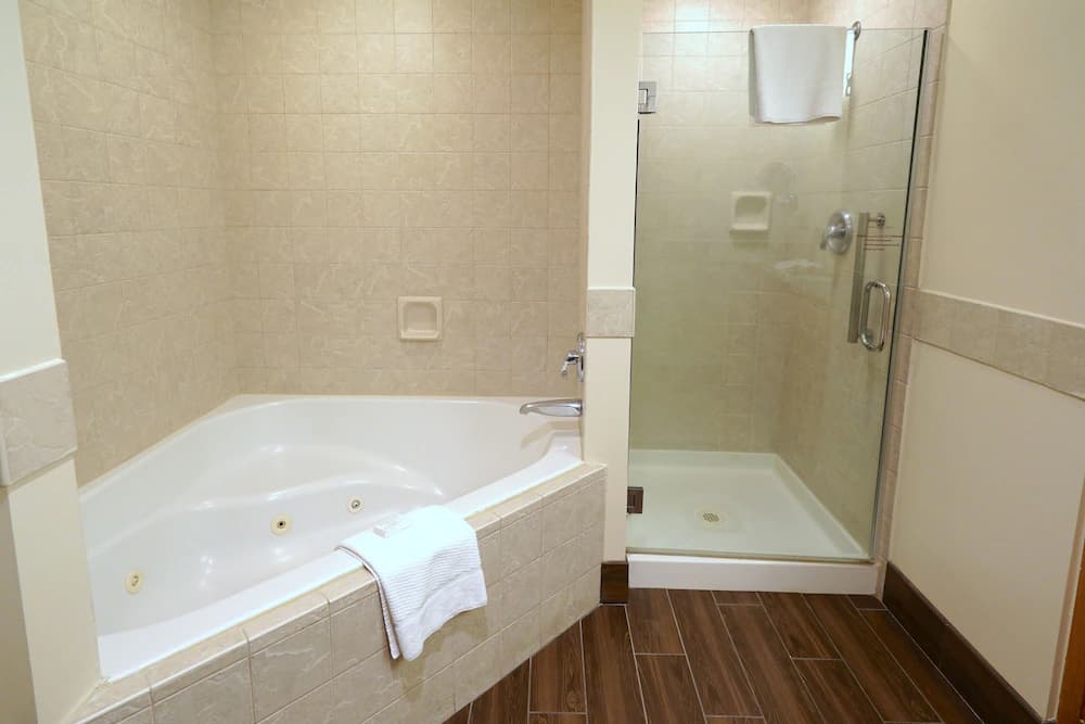 Jetted tub