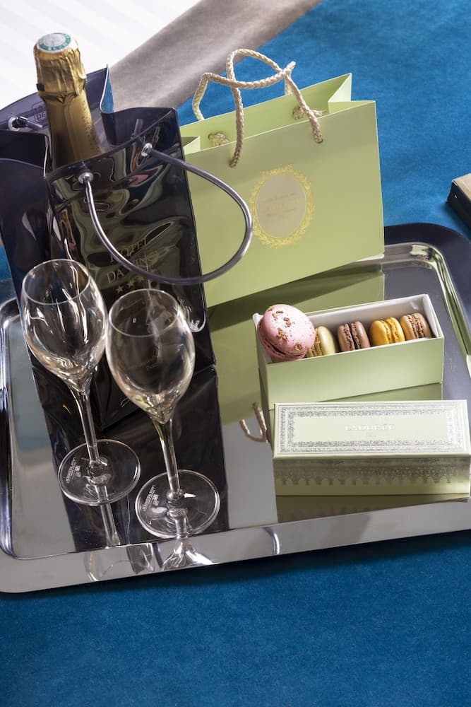 Champagne service