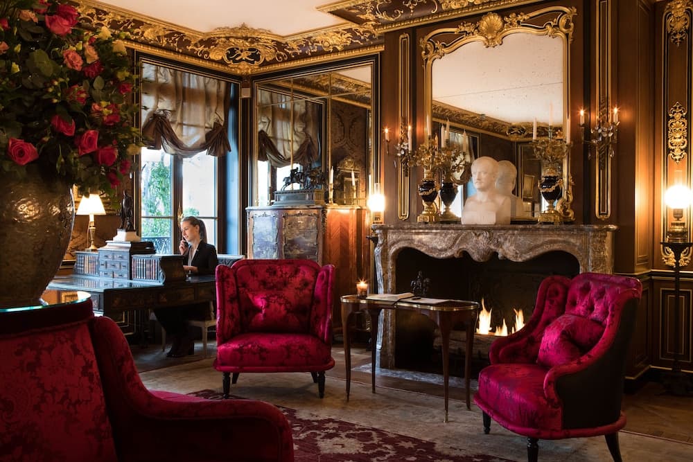Concierge desk