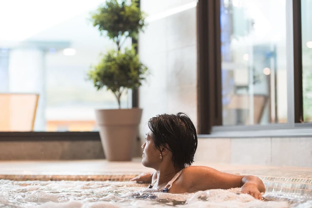Indoor spa tub