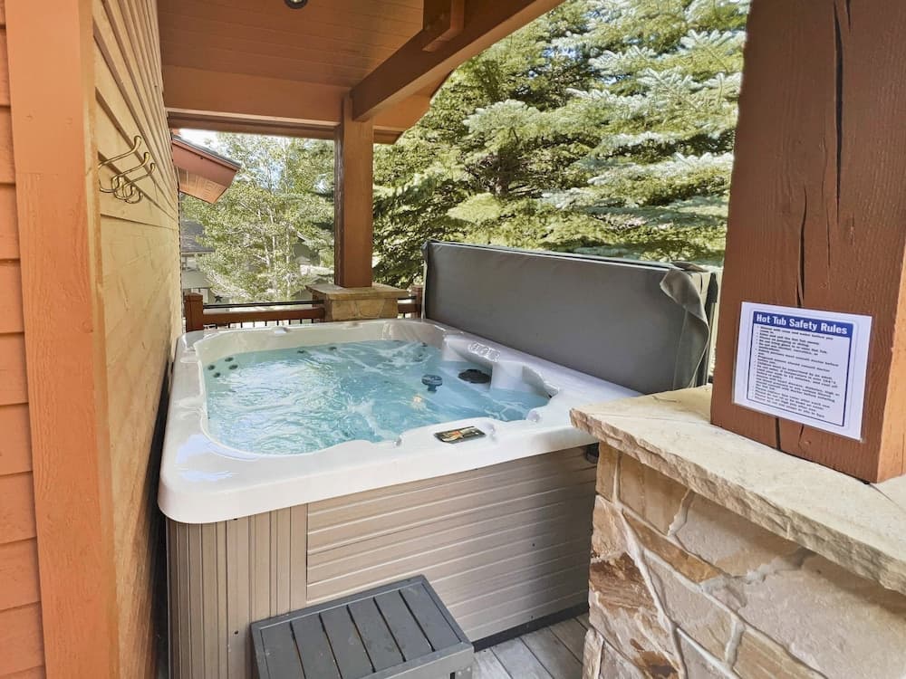 Private spa tub